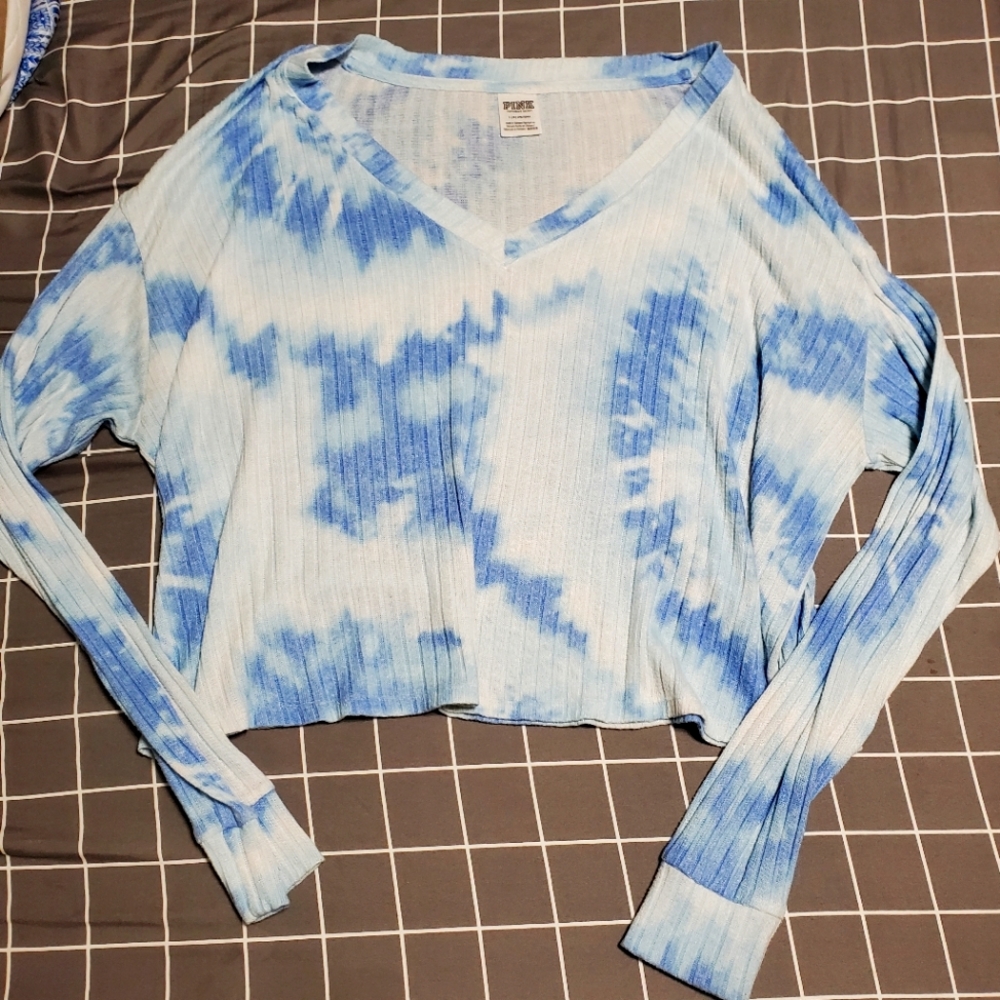 VS pink long sleeve T-shirt